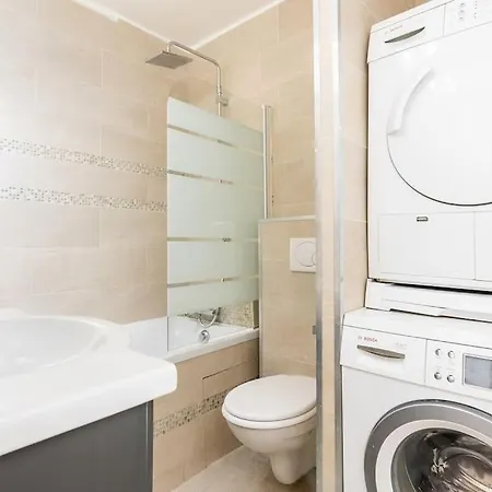 Appartement Ensoleille Buttes Chaumont - Iii *