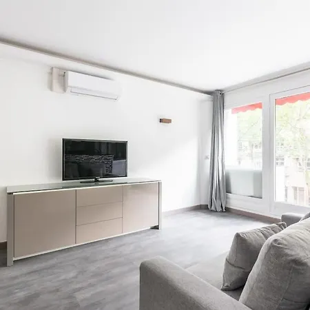 Appartement Ensoleille Buttes Chaumont - Iii