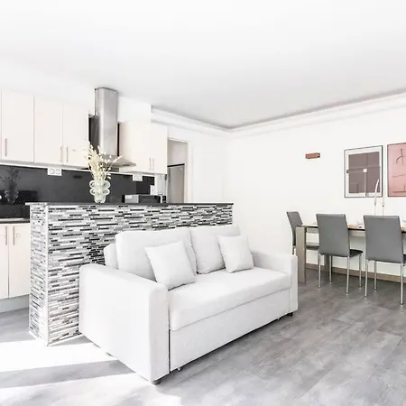 Apartment Ensoleille Buttes Chaumont - Iii *