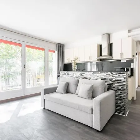 Ensoleille Buttes Chaumont - Iii Apartment *