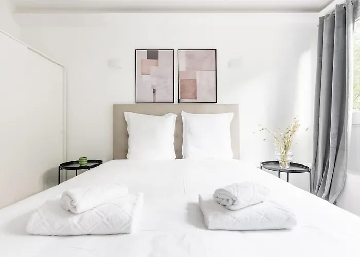 Ensoleille Buttes Chaumont - Iii *