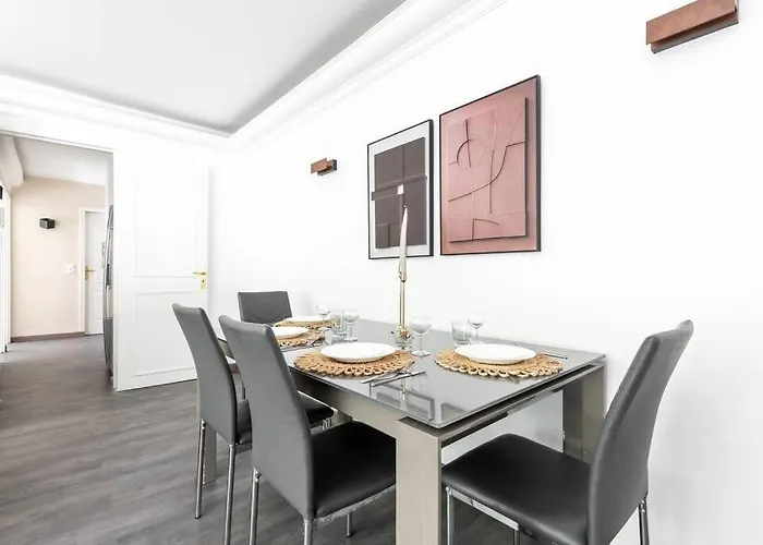 Ensoleille Buttes Chaumont - Iii * パリ